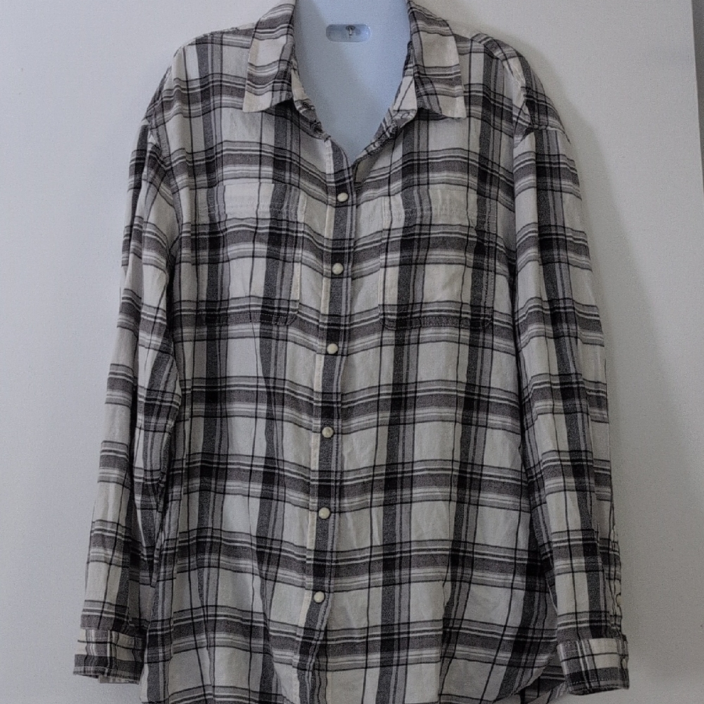 Casual Gray and White Plaid Shirt By American Eagle